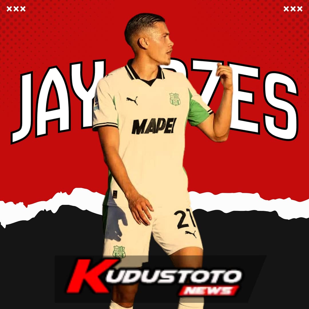 Poster Jay Idzes mengenakan jersey putih Sassuolo dengan latar belakang merah-hitam dan teks nama besar di belakangnya